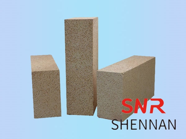 What are the advantages of lightweight refractory b...