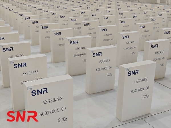 Long-term operation of glass furnace paving blocks:...
