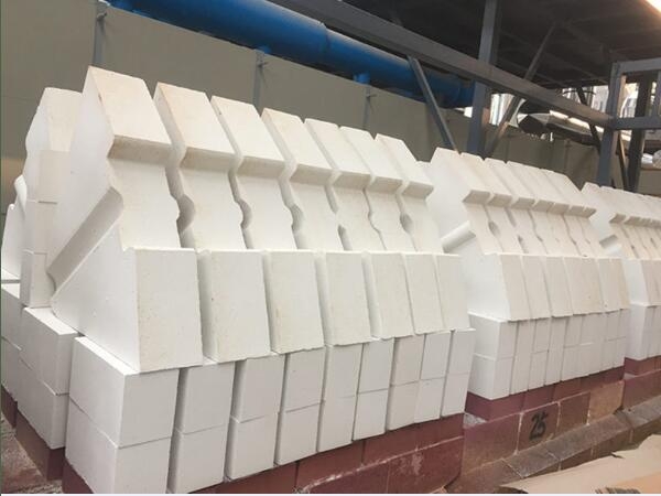 Construction method of refractory insulation materi...