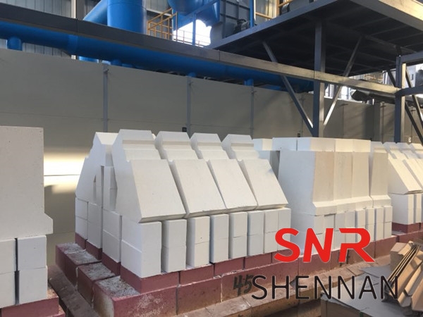 What are the main types of physical erosion of glas...